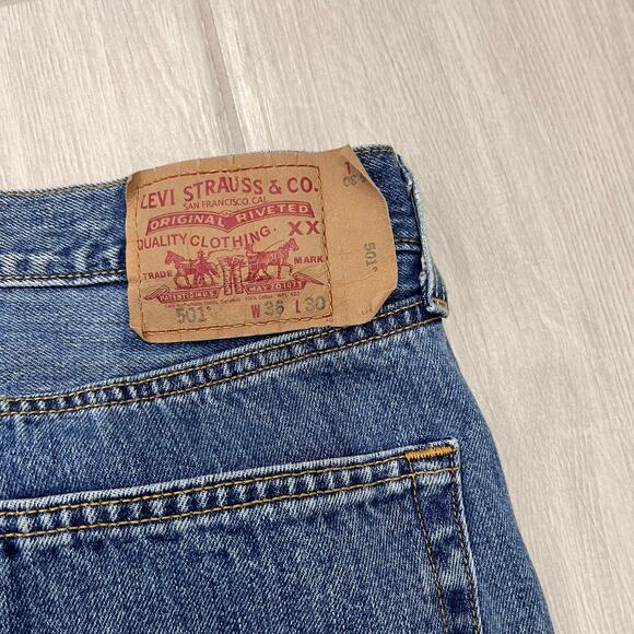 Vintage Y2K Levi's 501 Men's 36/30 Button Fly Medium Wash Denim Jeans - Picture 4 of 7